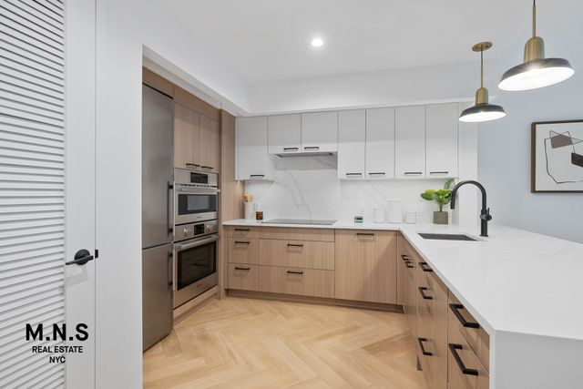 2254 46th St Apt 804, New York City, NY 11105