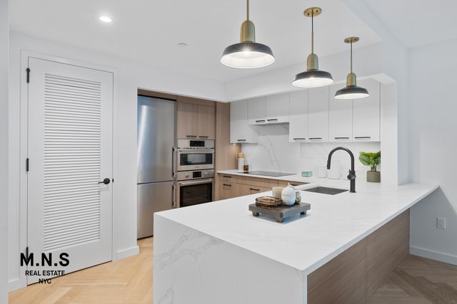 2254 46th St Apt 804, New York City, NY 11105