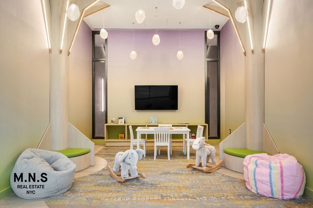 2254 46th St Apt 804, New York City, NY 11105