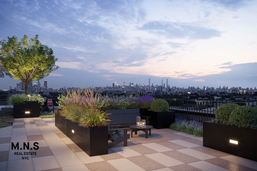 2254 46th St Apt 804, New York City, NY 11105