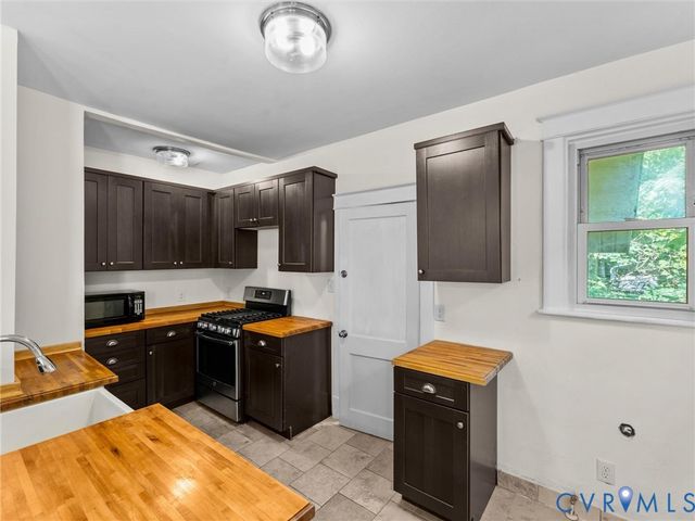 1310 Baylors Ln, Petersburg, VA 23803
