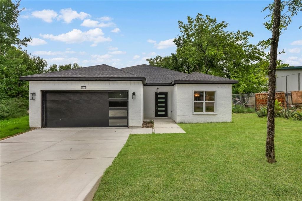3513 Woodlake Drive, Granbury, TX 76048