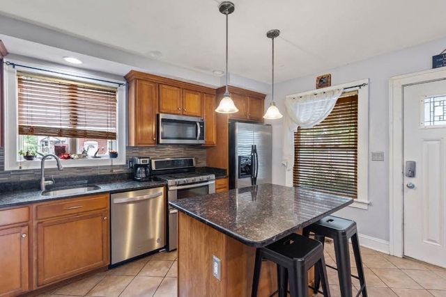 7 Kane St, Boston, MA 02125