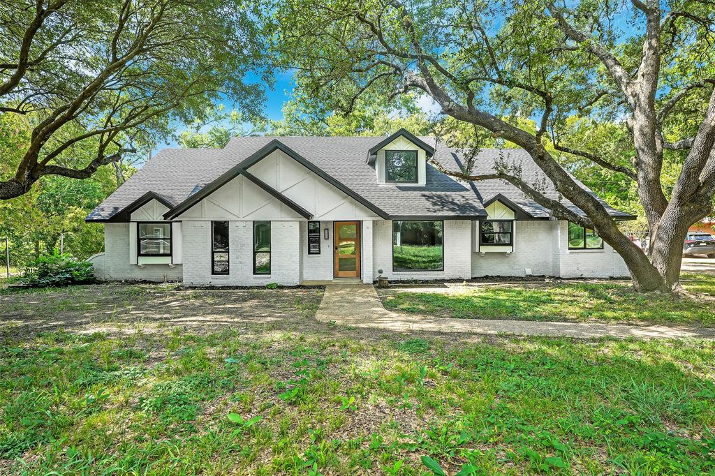 112 Forest Brook Street, Oak Leaf, TX 75154