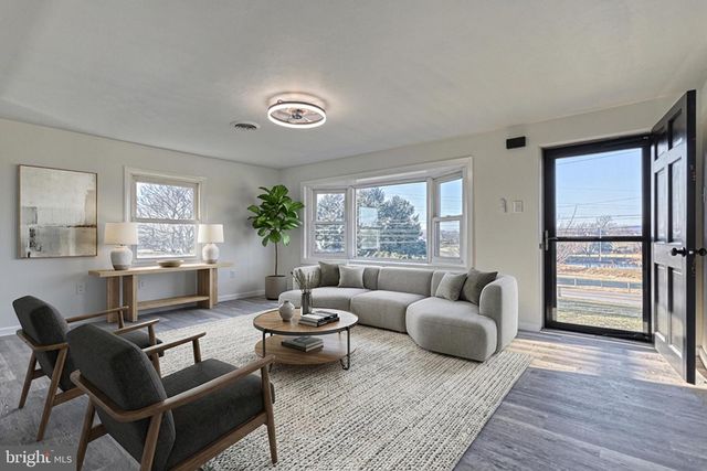 946 CHURCH RD, York, PA 17404