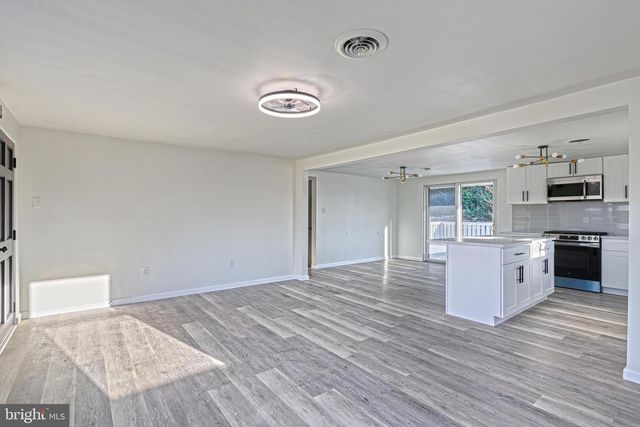 946 CHURCH RD, York, PA 17404