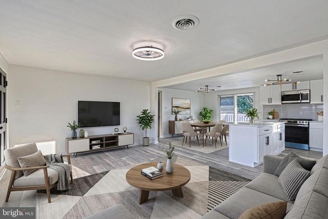 946 CHURCH RD, York, PA 17404