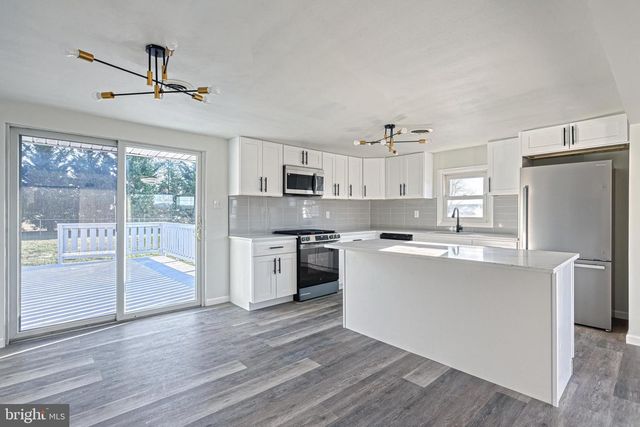 946 CHURCH RD, York, PA 17404