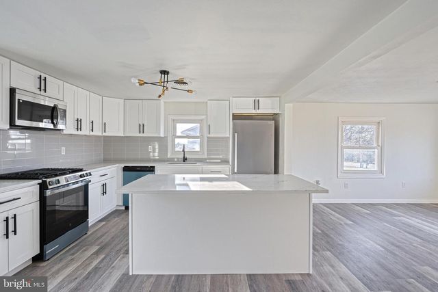 946 CHURCH RD, York, PA 17404