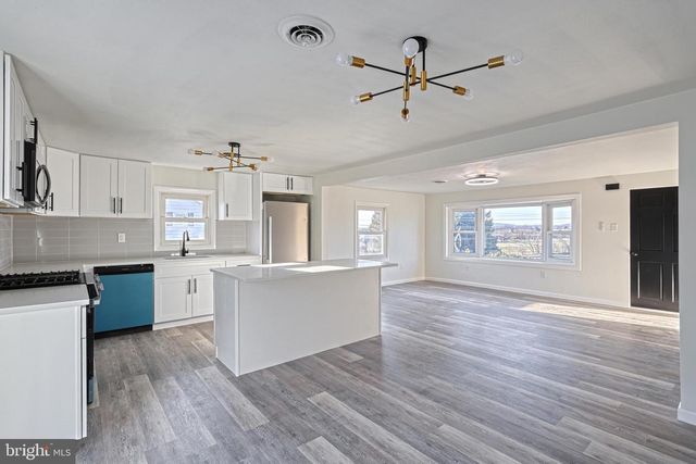 946 CHURCH RD, York, PA 17404