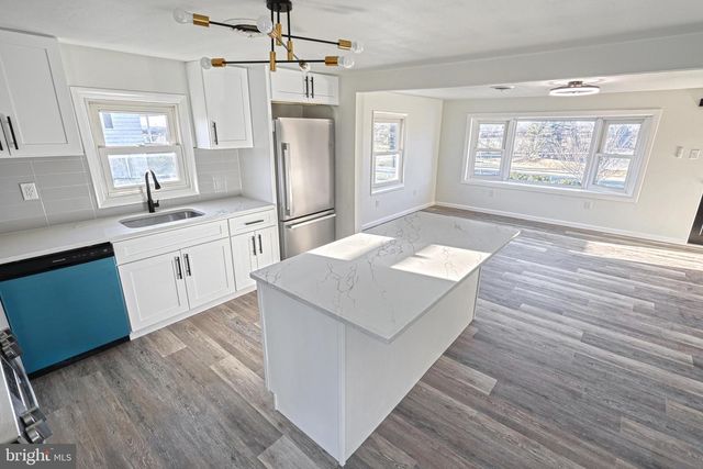 946 CHURCH RD, York, PA 17404