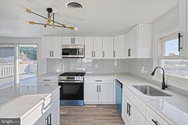 946 CHURCH RD, York, PA 17404