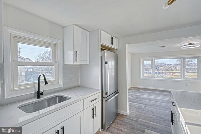 946 CHURCH RD, York, PA 17404