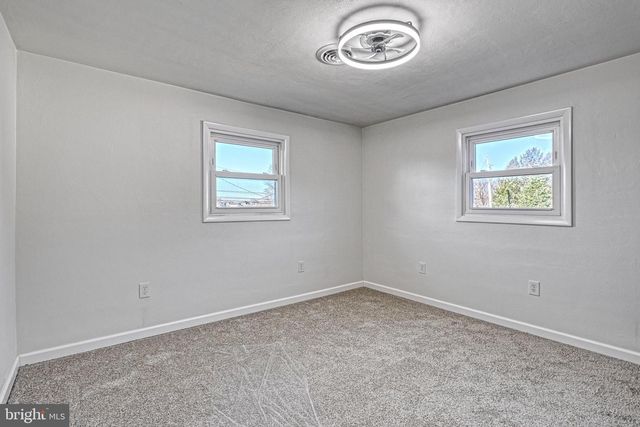 946 CHURCH RD, York, PA 17404