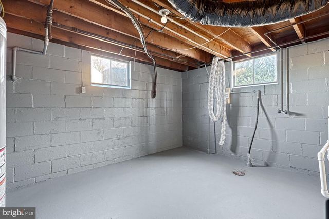 946 CHURCH RD, York, PA 17404