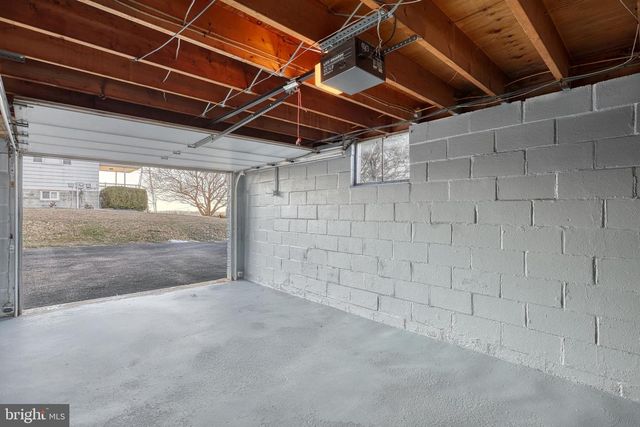 946 CHURCH RD, York, PA 17404