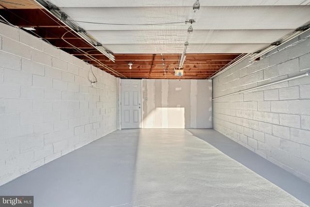 946 CHURCH RD, York, PA 17404