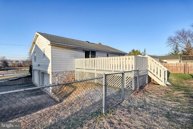 946 CHURCH RD, York, PA 17404