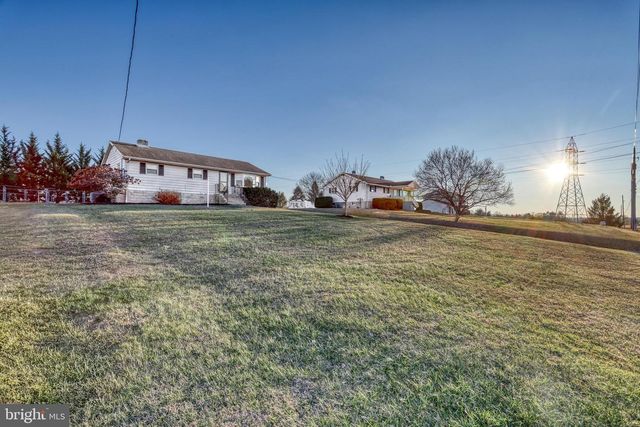 946 CHURCH RD, York, PA 17404