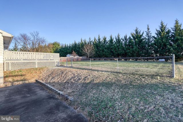 946 CHURCH RD, York, PA 17404