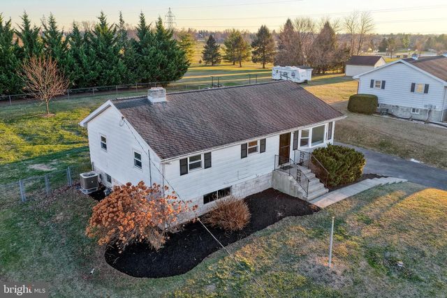 946 CHURCH RD, York, PA 17404