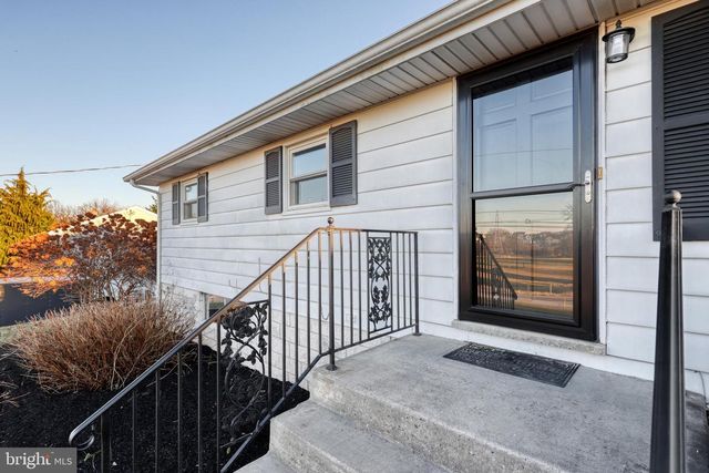 946 CHURCH RD, York, PA 17404