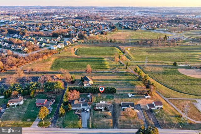 946 CHURCH RD, York, PA 17404