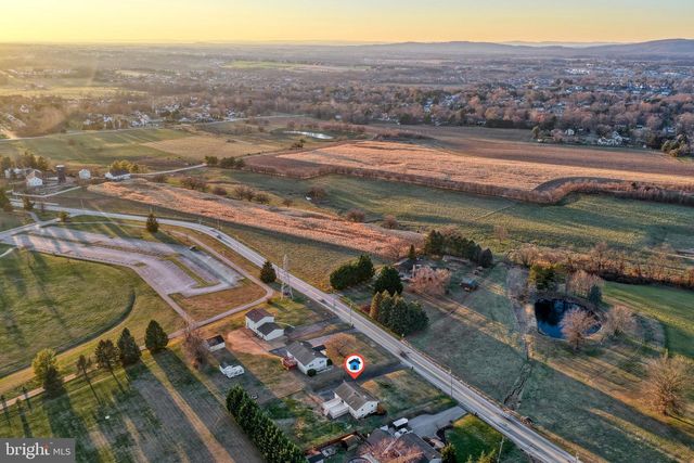 946 CHURCH RD, York, PA 17404