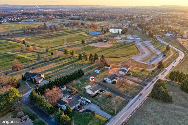 946 CHURCH RD, York, PA 17404