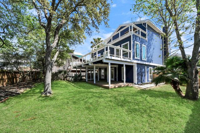 300 Narcissus Road, Clear Lake Shores, TX 77565