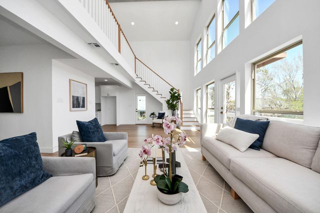 300 Narcissus Road, Clear Lake Shores, TX 77565