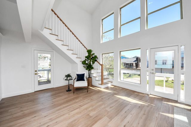 300 Narcissus Road, Clear Lake Shores, TX 77565