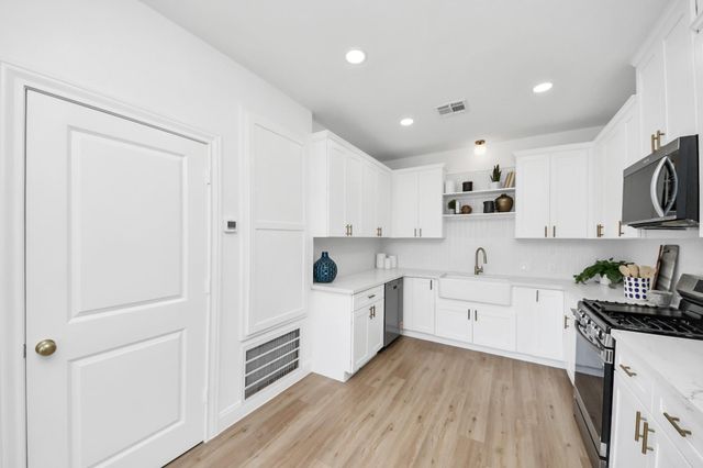 300 Narcissus Road, Clear Lake Shores, TX 77565