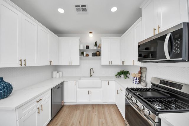 300 Narcissus Road, Clear Lake Shores, TX 77565