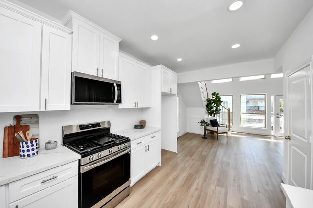 300 Narcissus Road, Clear Lake Shores, TX 77565