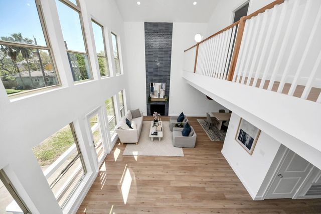 300 Narcissus Road, Clear Lake Shores, TX 77565