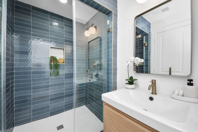 300 Narcissus Road, Clear Lake Shores, TX 77565