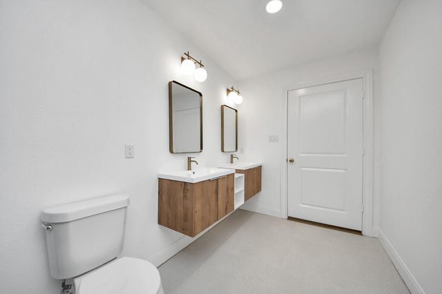 300 Narcissus Road, Clear Lake Shores, TX 77565