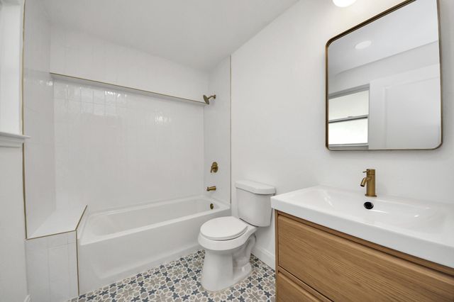 300 Narcissus Road, Clear Lake Shores, TX 77565