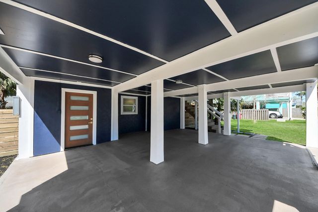 300 Narcissus Road, Clear Lake Shores, TX 77565