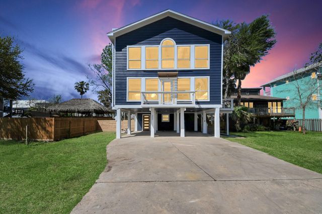 300 Narcissus Road, Clear Lake Shores, TX 77565