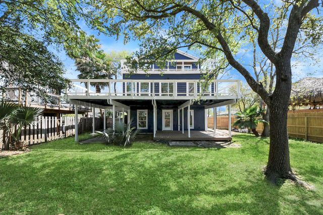 300 Narcissus Road, Clear Lake Shores, TX 77565