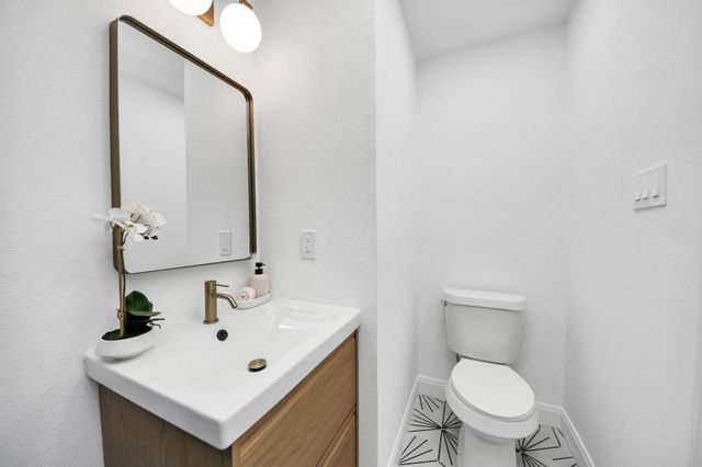 300 Narcissus Road, Clear Lake Shores, TX 77565