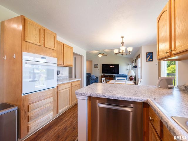 1913 ENGLISH OAK, Washington, IL 61571
