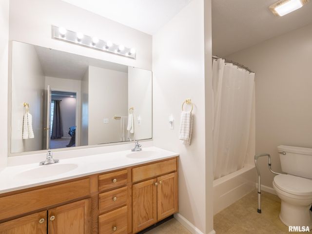1913 ENGLISH OAK, Washington, IL 61571