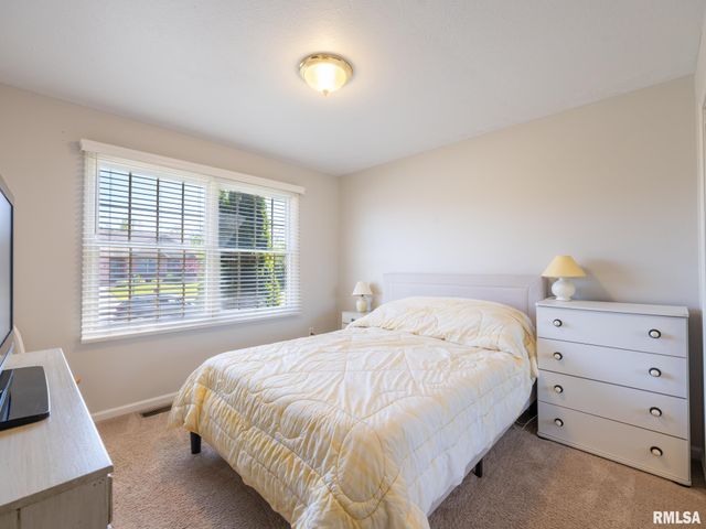 1913 ENGLISH OAK, Washington, IL 61571