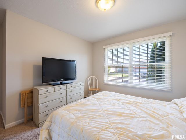 1913 ENGLISH OAK, Washington, IL 61571