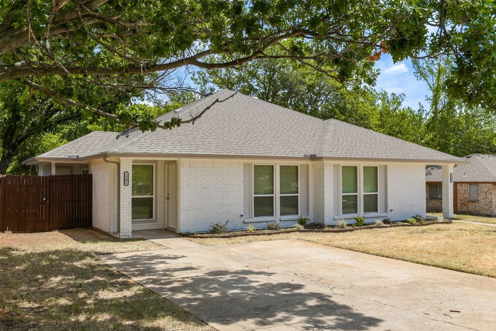 2501 Windy Pine Lane, Arlington, TX 76015