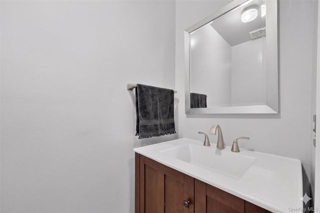 9 Karen Court, Rock Tavern, NY 12575