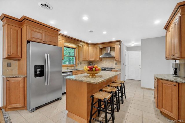 9 Karen Court, Rock Tavern, NY 12575